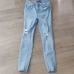 High waisted destroyed skinny jeans
